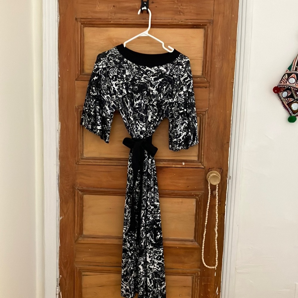 Beautiful dress by Kowtow, with waist tie, size M